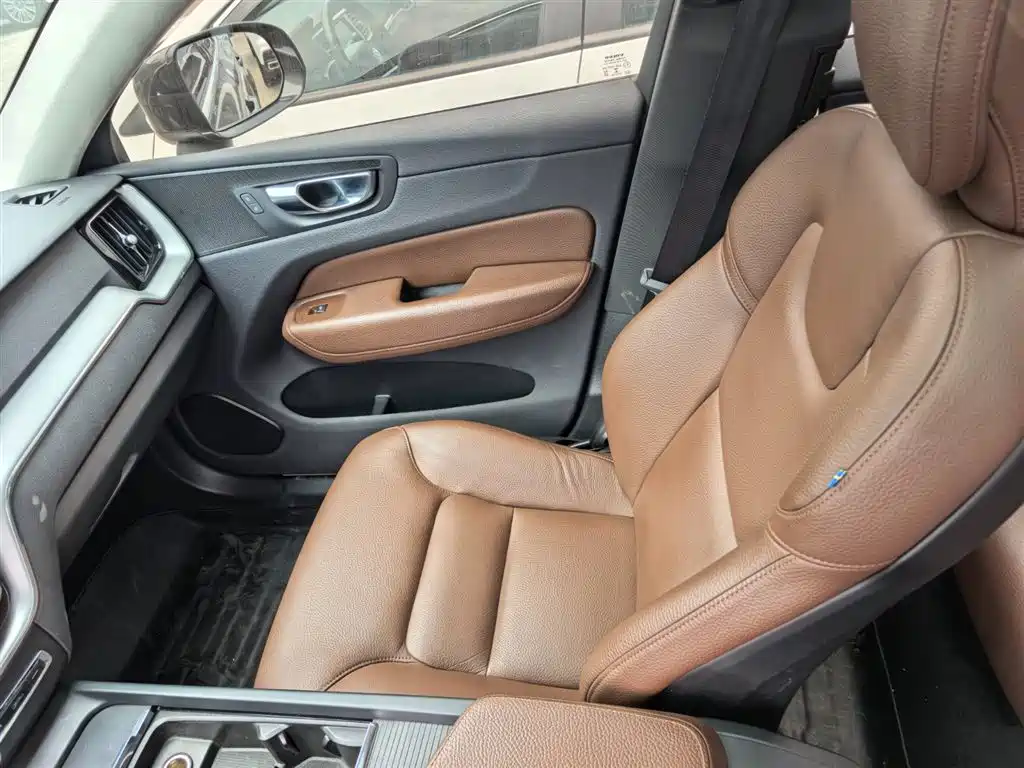 Volvo XC60 2020 — фото 11
