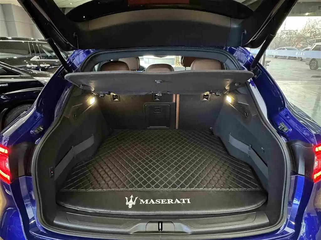 Maserati Levante 2018 — фото 11