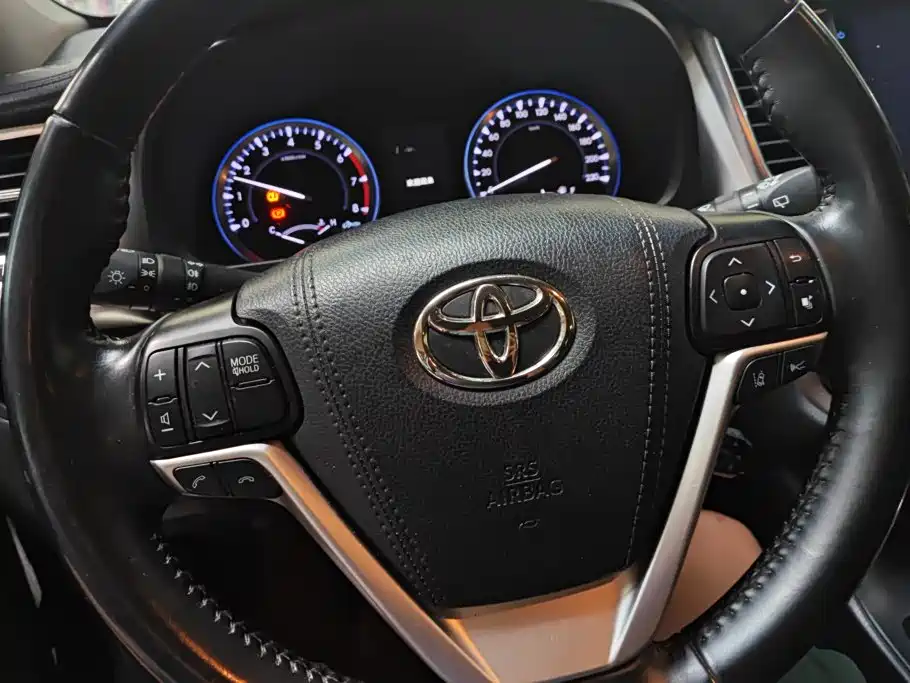 Toyota Highlander 2022 — фото 15