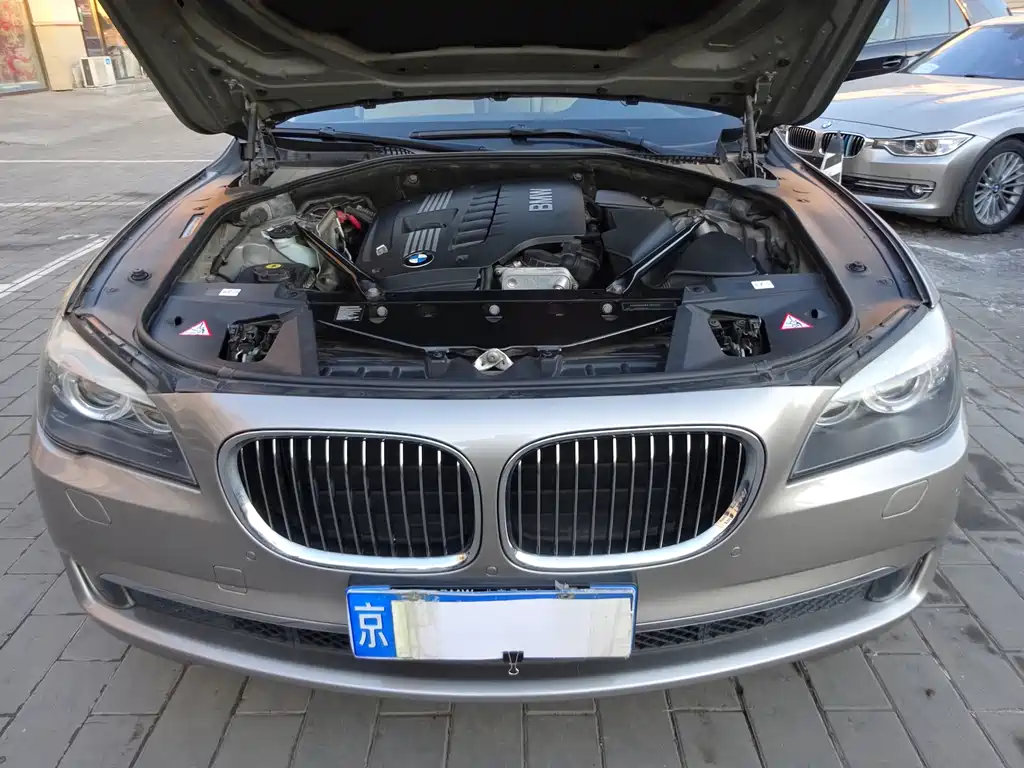 BMW 7 Series 2011 — фото 25
