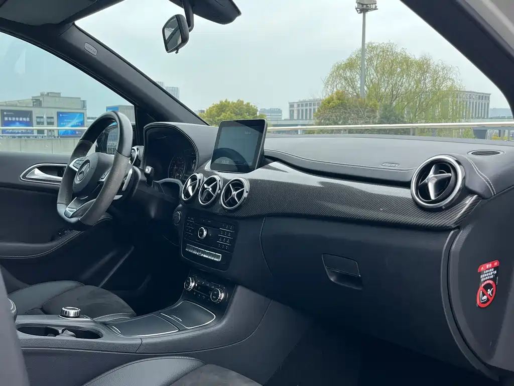Mercedes-Benz B-Class 2018 — фото 12