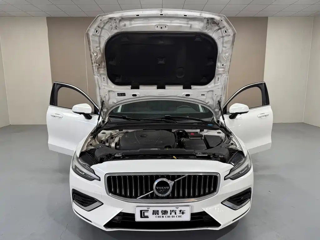 Volvo S60 2021 — фото 15