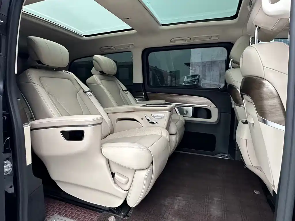 Mercedes-Benz V-Class 2023 — фото 8