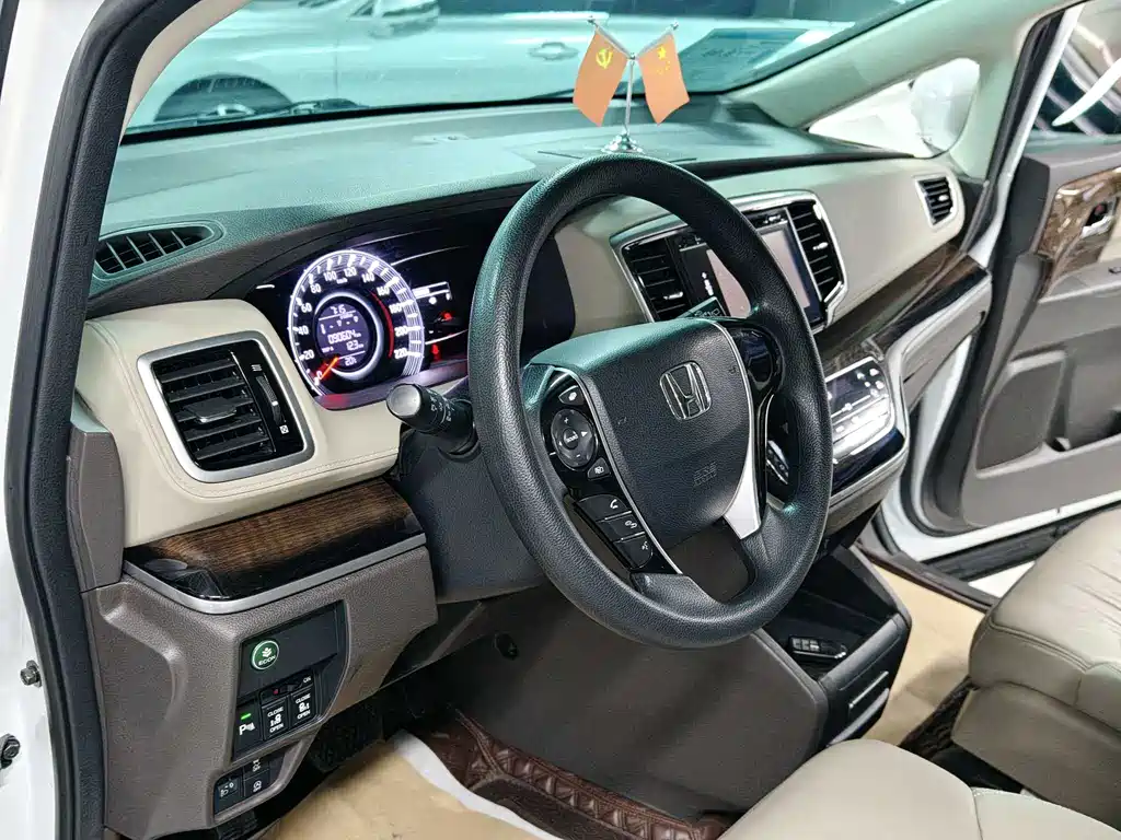 Honda Odyssey 2018 — фото 18