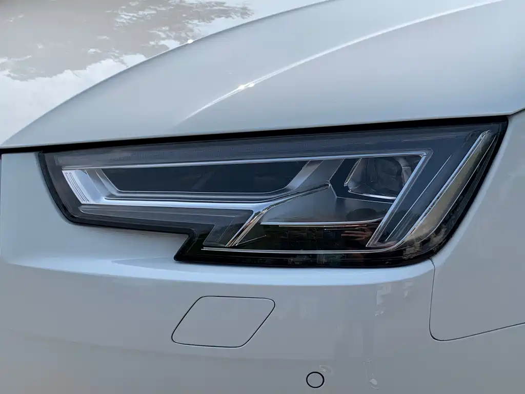 Audi A4L 2018 — фото 10