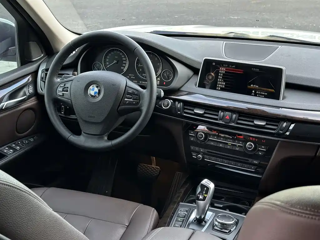 BMW X5 2018 — фото 8