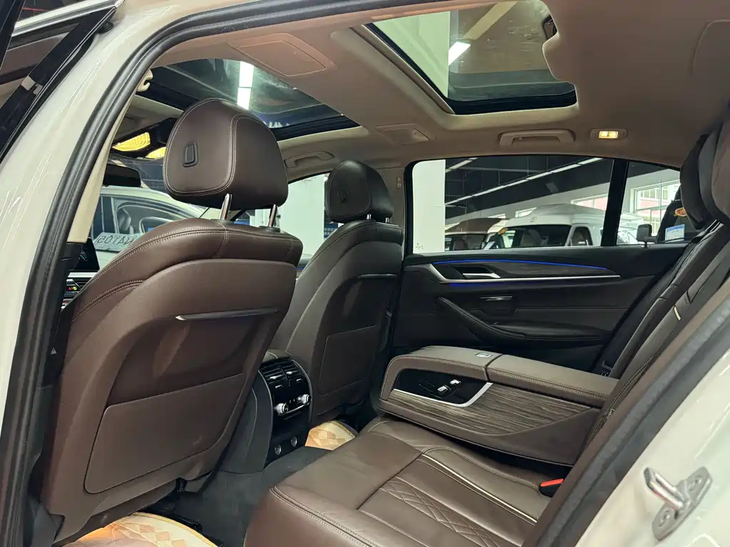 BMW 5 Series New Energy 2019 — фото 10