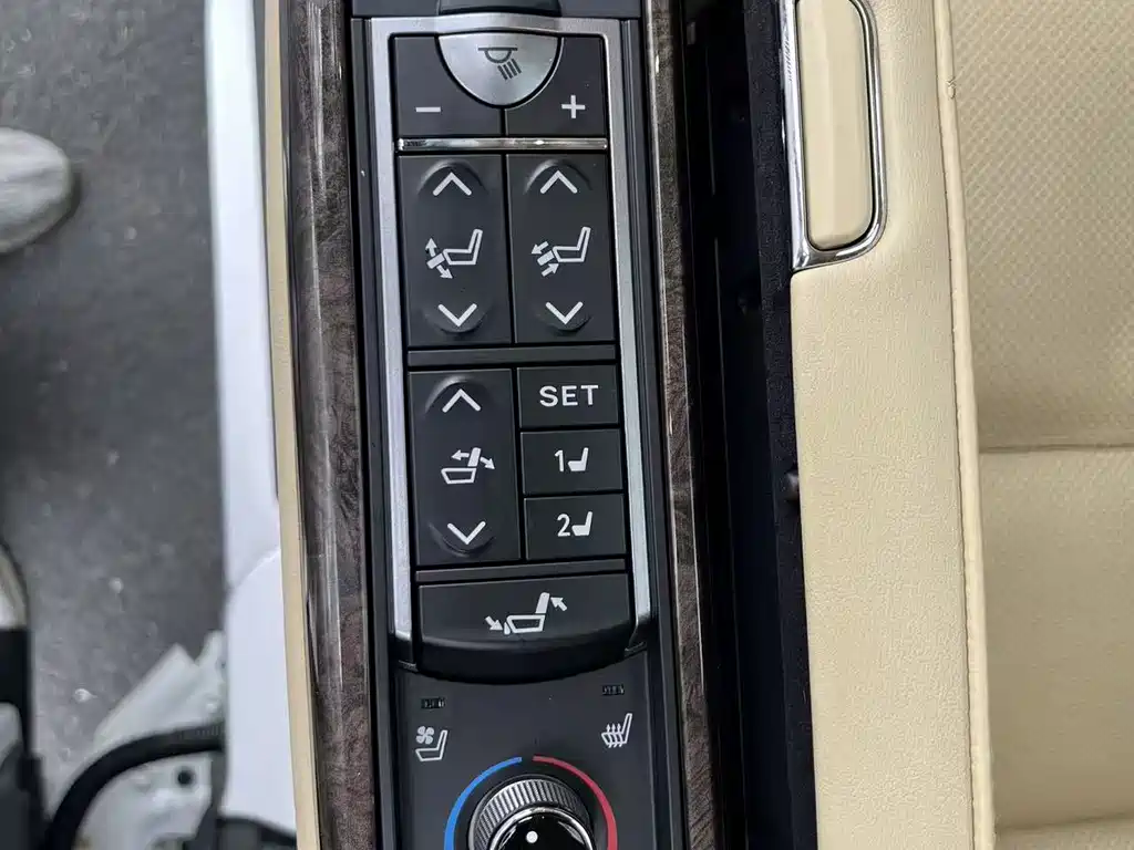 Toyota Alphard 2023 — фото 17