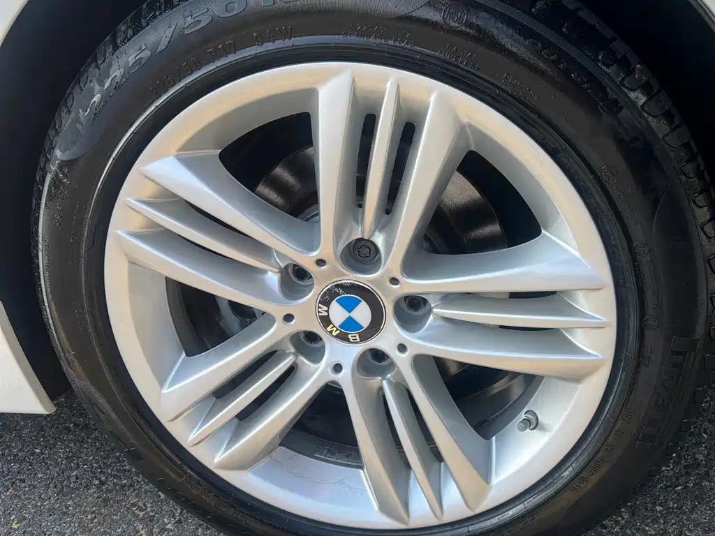 BMW 3 Series 2018 — фото 15