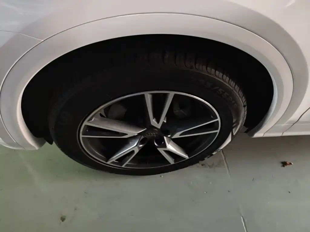 Audi Q5L 2019 — фото 23