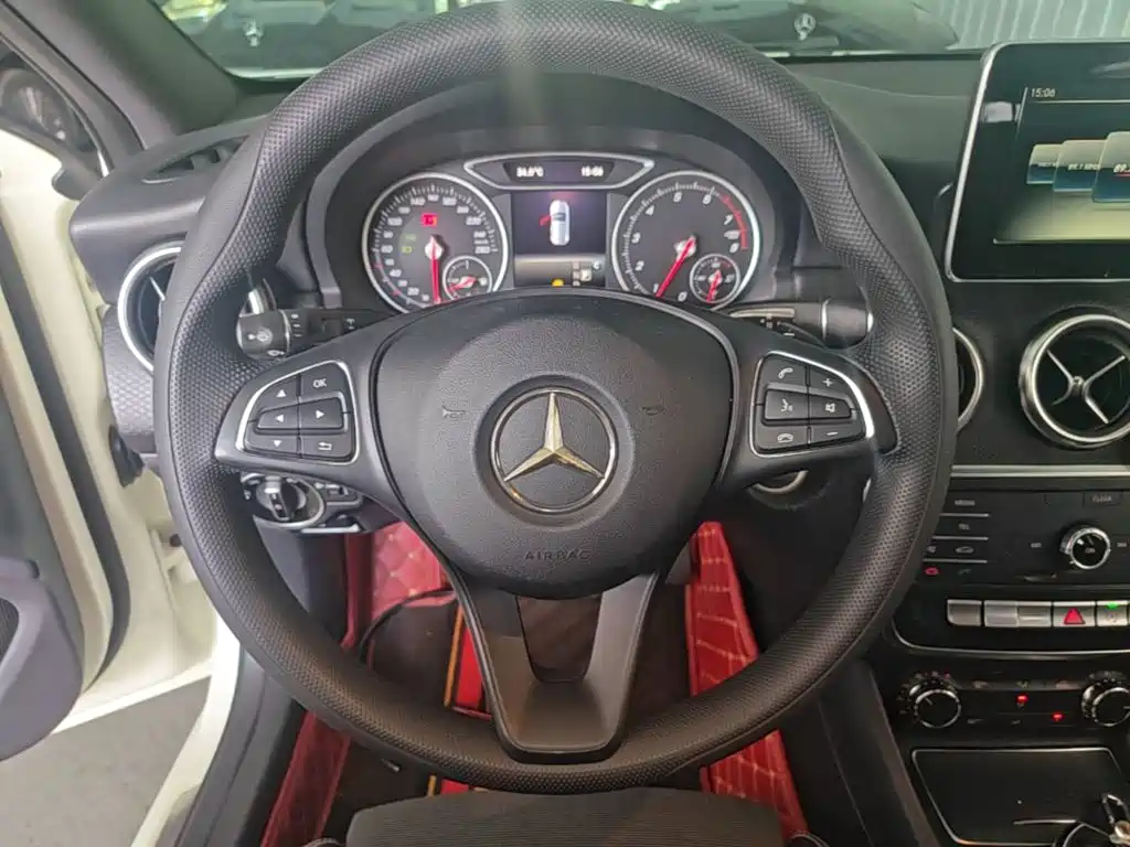 Mercedes-Benz A-Class 2017 — фото 11