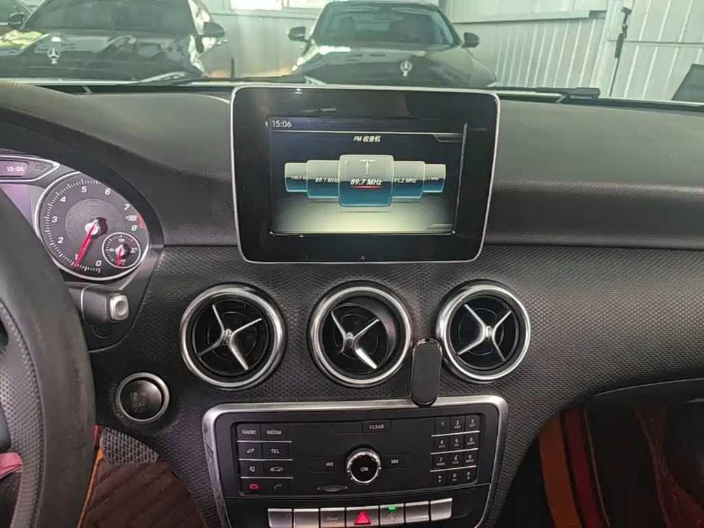 Mercedes-Benz A-Class 2017 — фото 13
