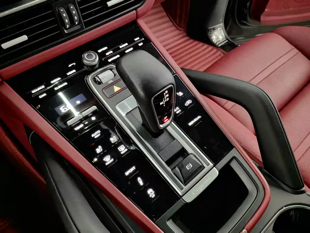Porsche Cayenne 2019 — фото 10
