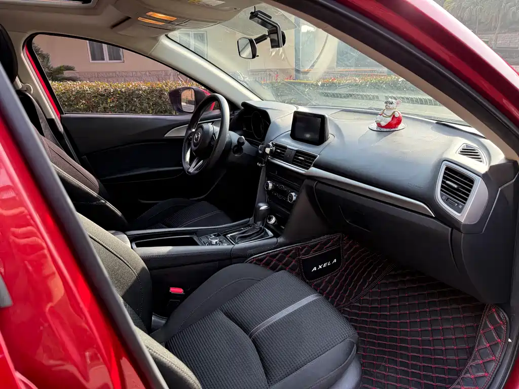 Mazda 3 Axela 2019 — фото 12