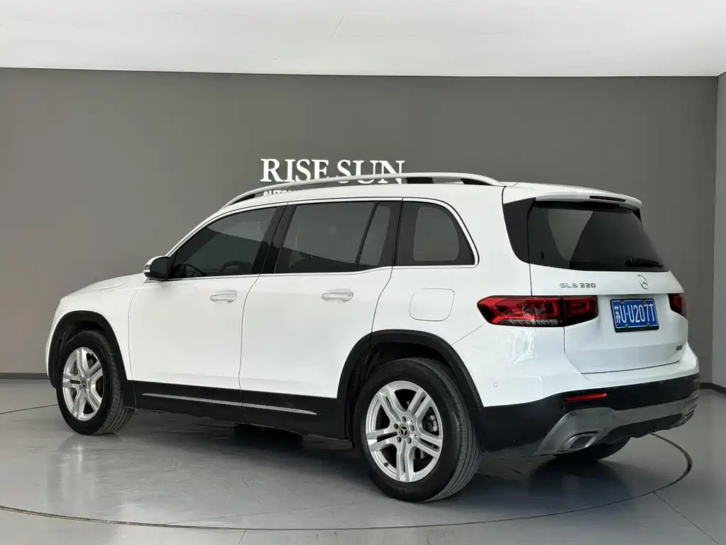 Mercedes-Benz GLB 2023