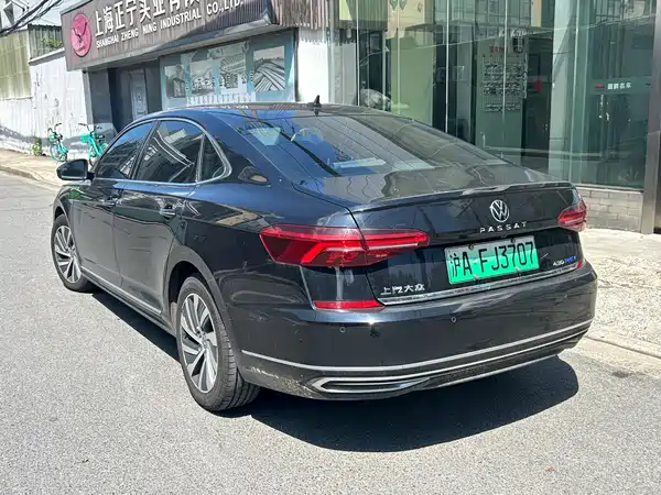 Volkswagen Passat Plug-In Hybrid 2021