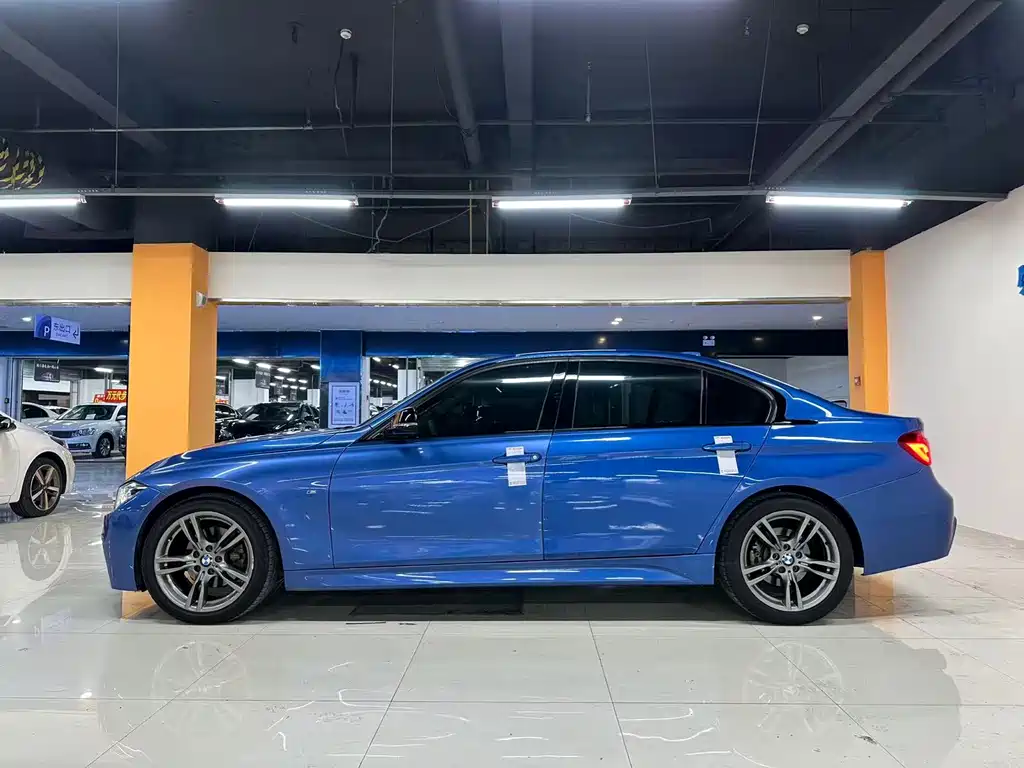 BMW 3 Series 2018 — фото 9