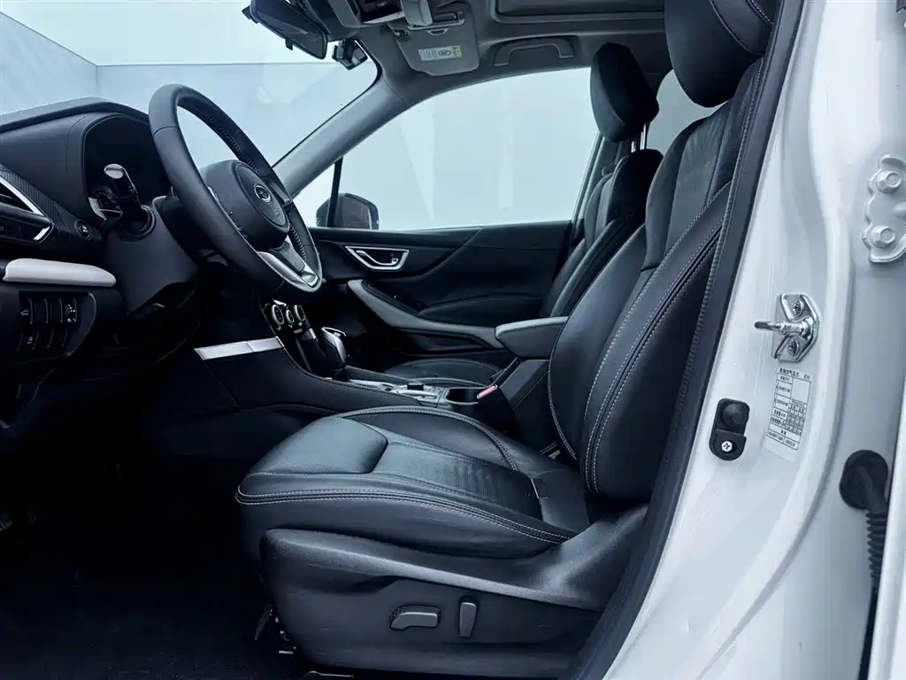 Subaru Forester 2023 — фото 11