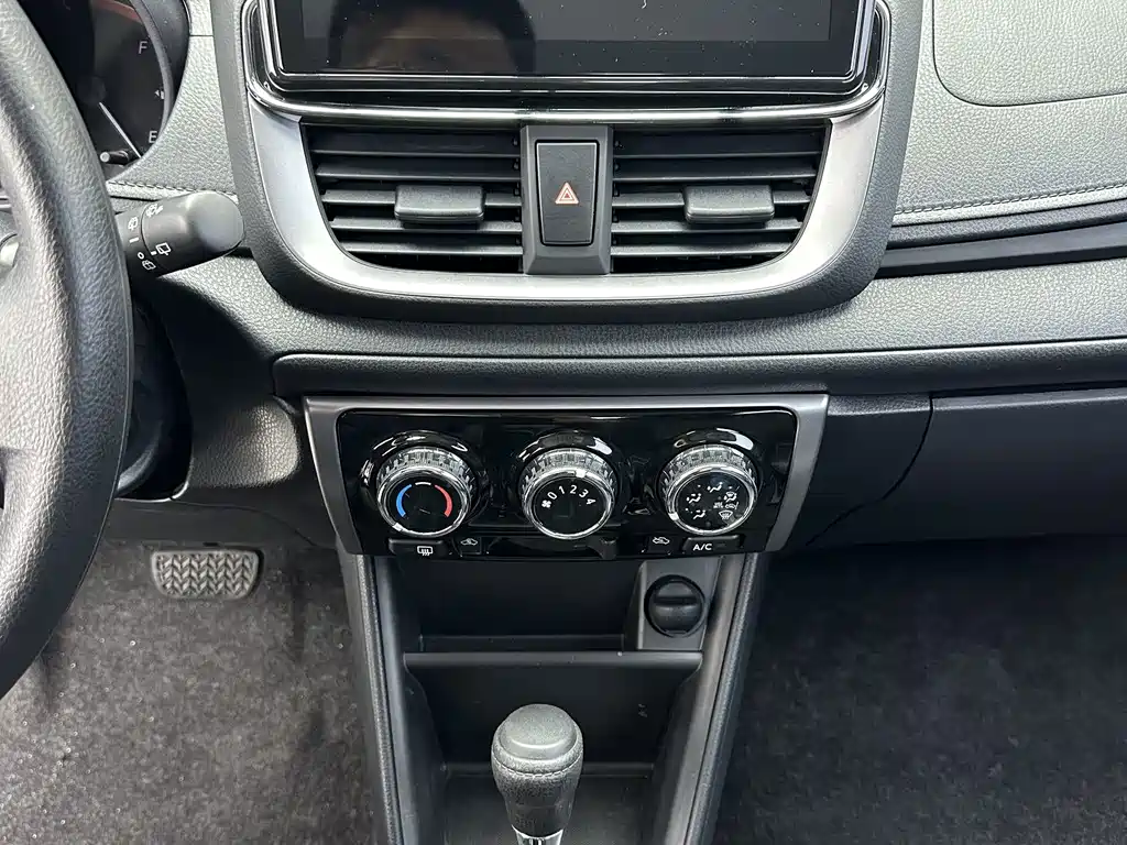 Toyota Yaris L 2022 — фото 14