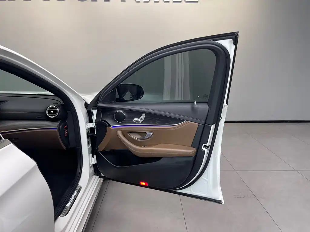 Mercedes-Benz E-Class 2022 — фото 29