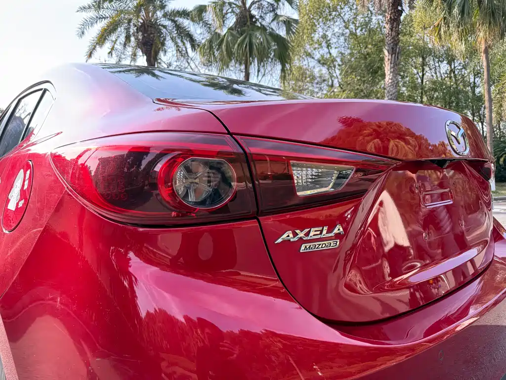Mazda 3 Axela 2019 — фото 15