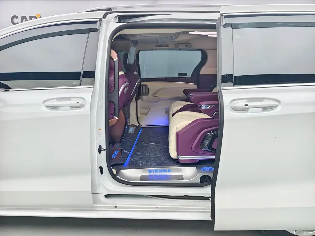Toyota Sienna 2024 — фото 16