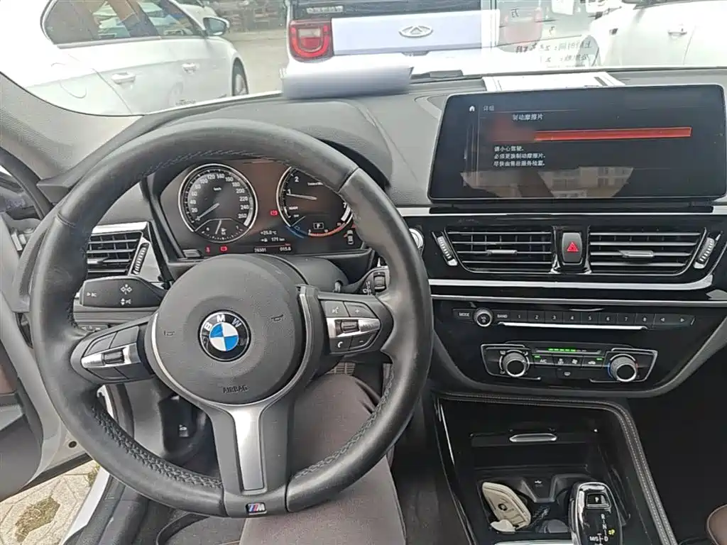 BMW 1 Series 2023 — фото 10