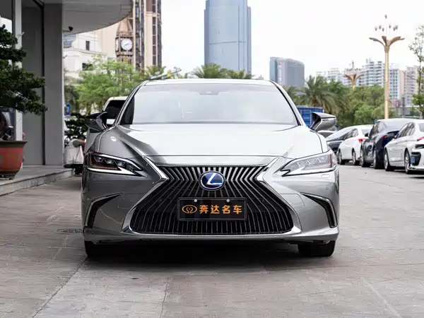 Lexus ES 2021