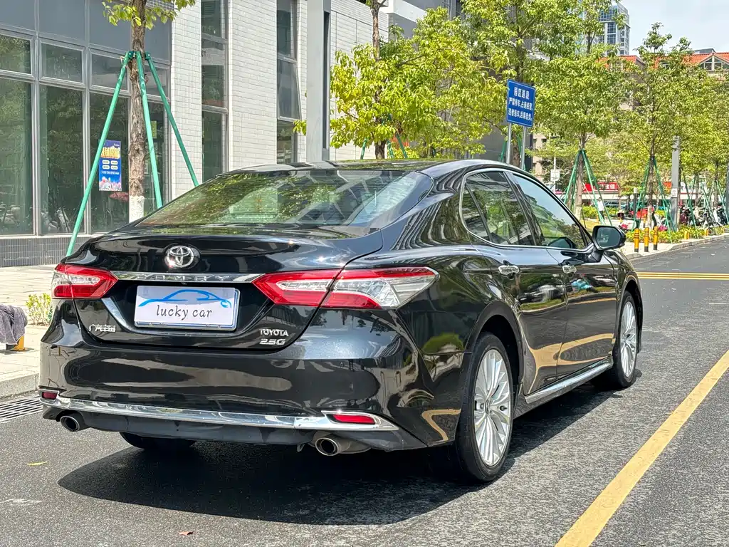 Toyota Camry 2019 — фото 5