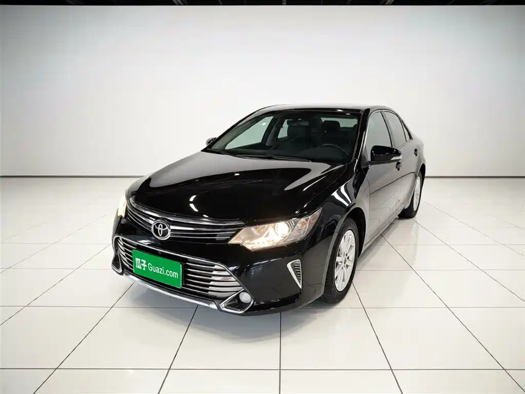 Toyota Camry 2017 — фото 2