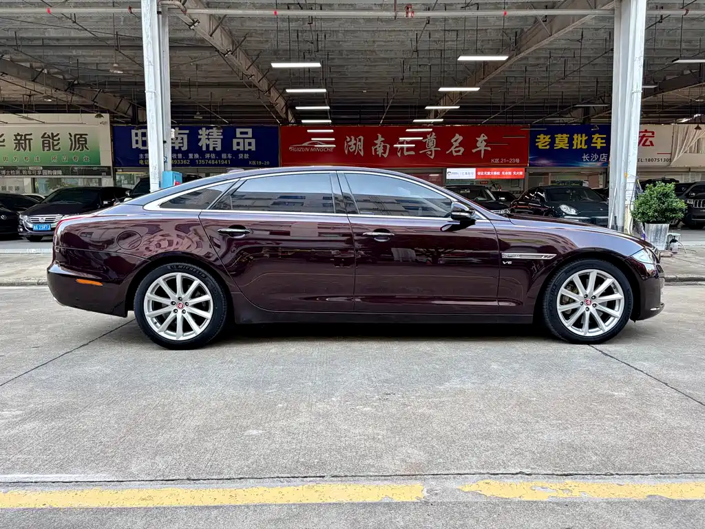 Jaguar XJ 2018 — фото 16