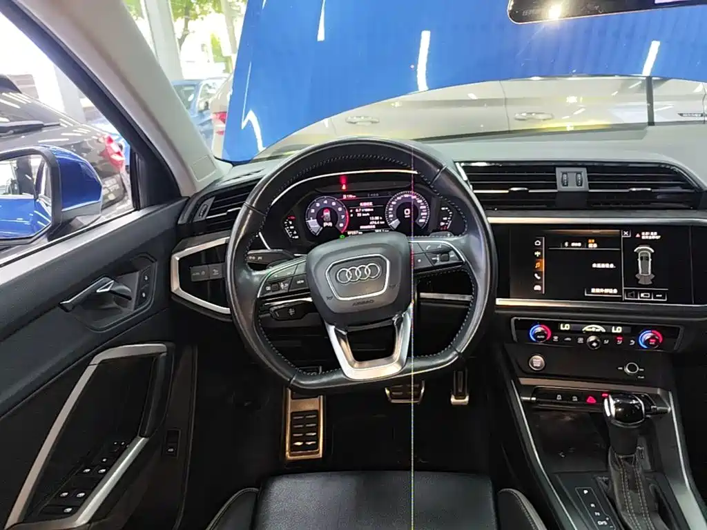 Audi Q3 2020 — фото 11