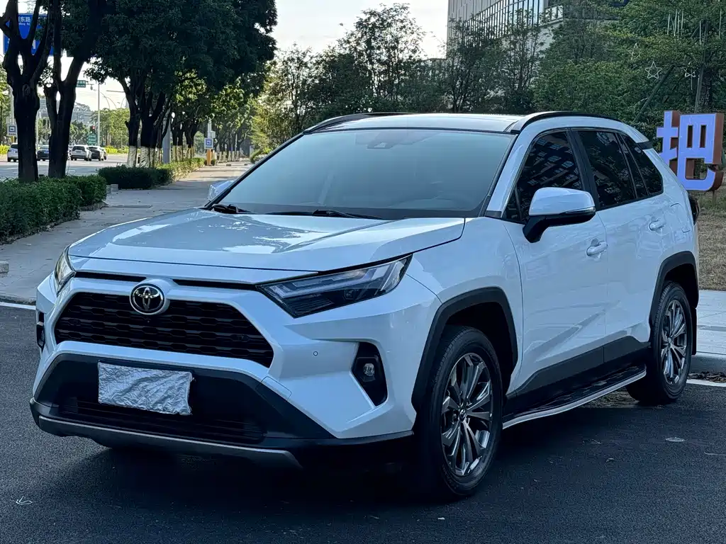 Toyota RAV4 2024 — фото 1