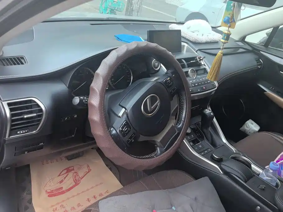 Lexus NX 2015 — фото 12