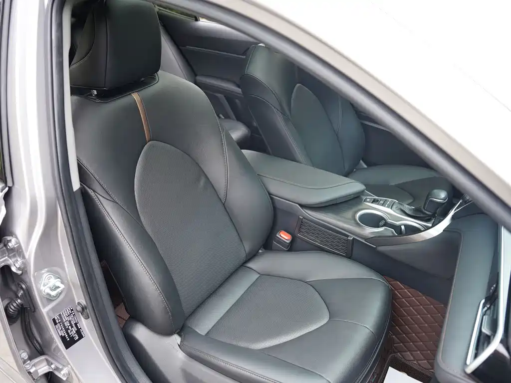 Toyota Camry 2023 — фото 13