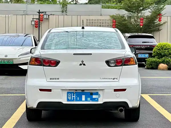 Mitsubishi Lancer EX 2015