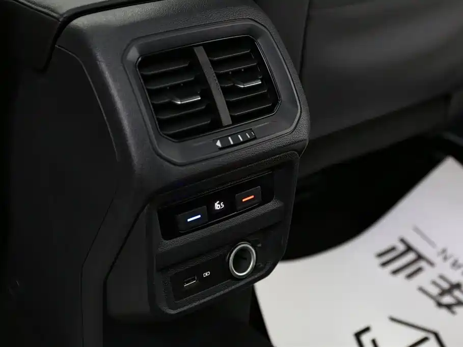 Volkswagen Tiguan 2019 — фото 16