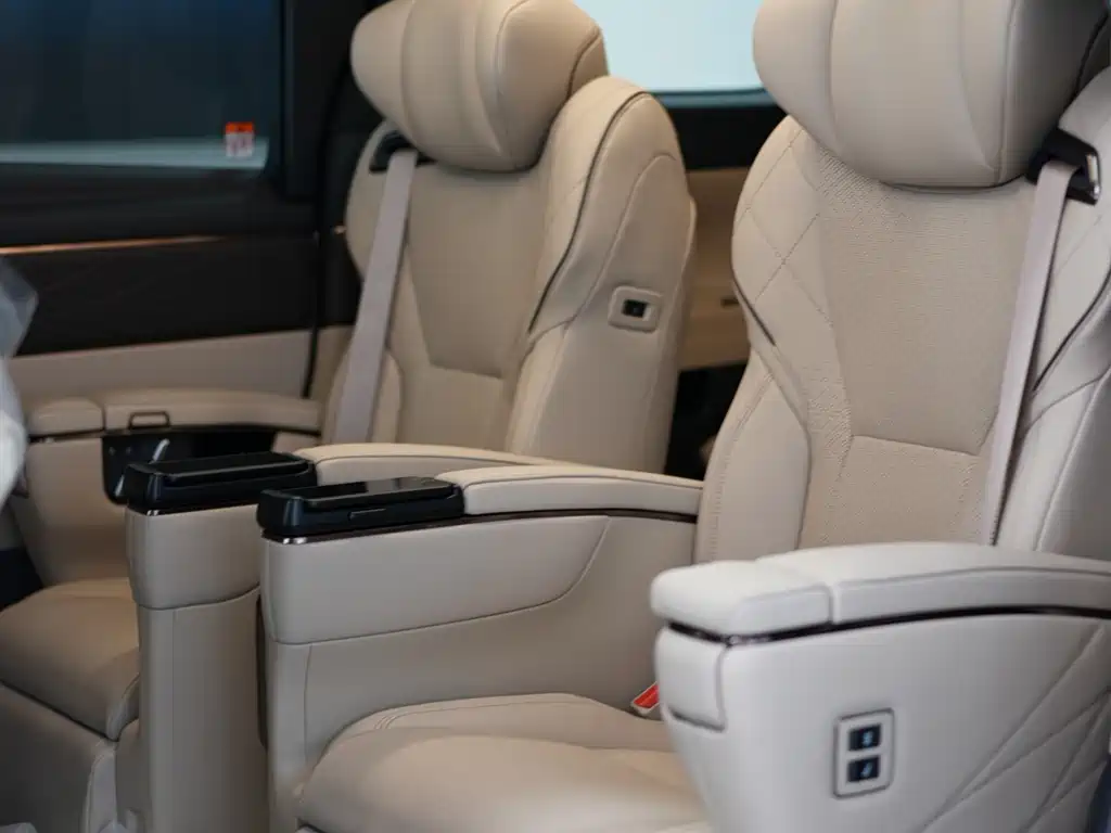 Toyota Alphard — фото 6
