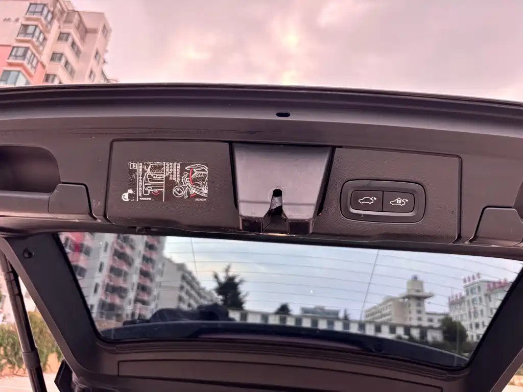 Volvo XC60 2020 — фото 18