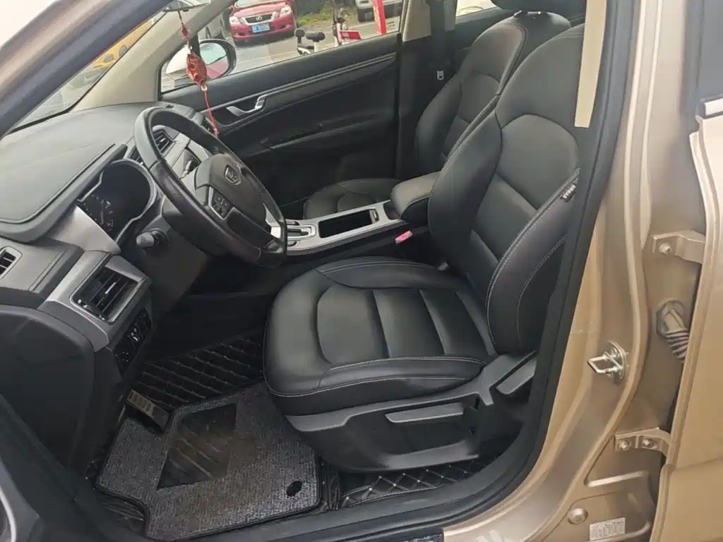 Geely Emgrand GS 2018 — фото 15