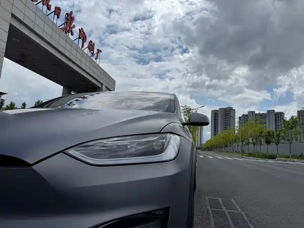 Tesla Model X 2023