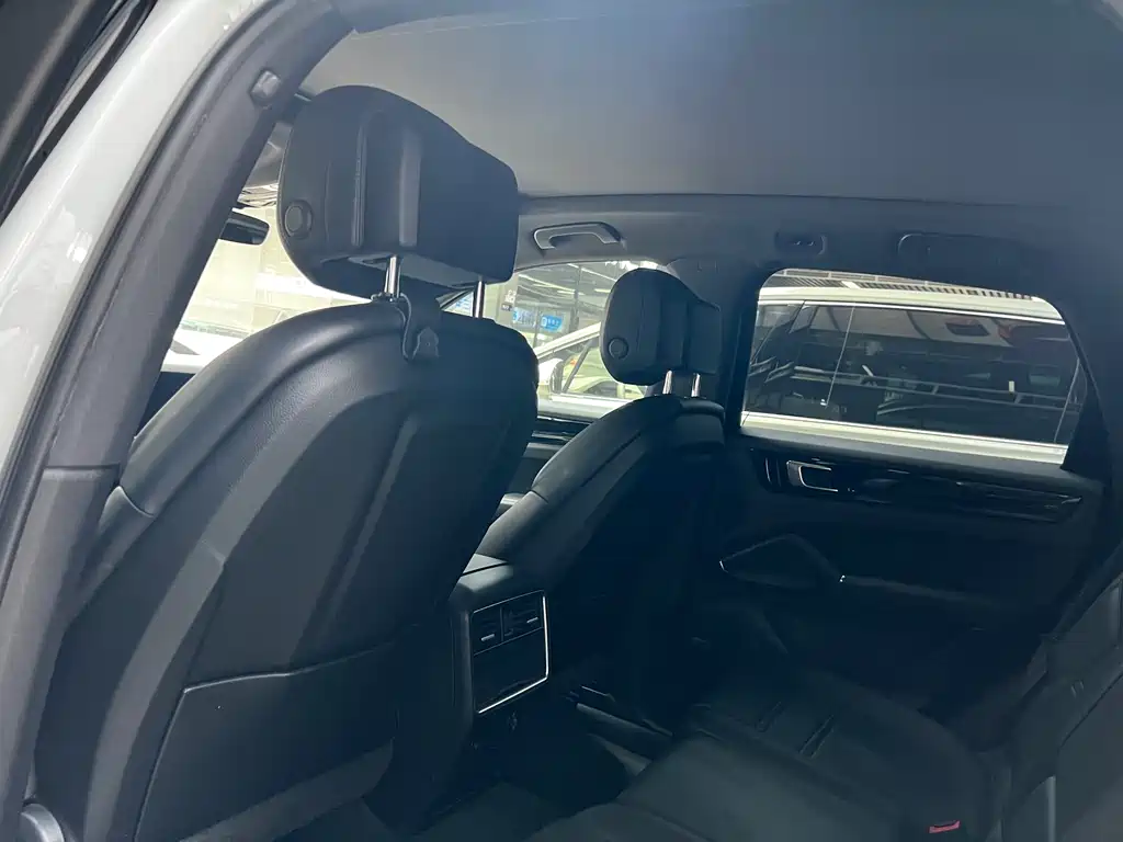 Porsche Cayenne 2018 — фото 13