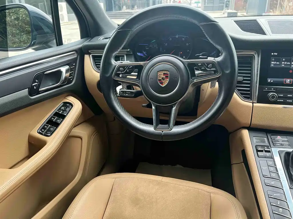Porsche Macan 2016 — фото 14