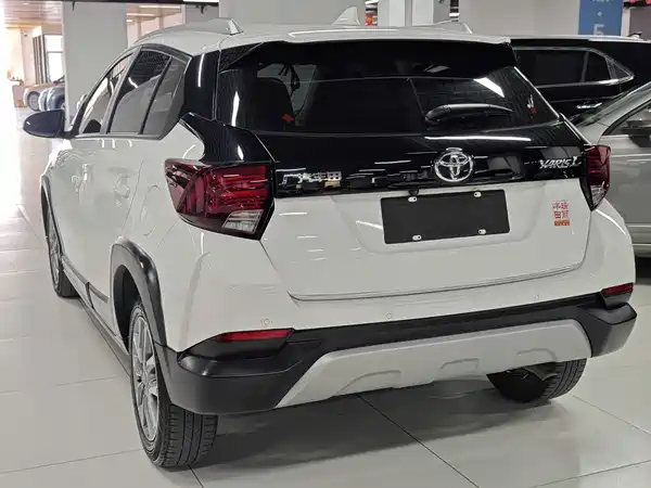 Toyota Yaris L 2021