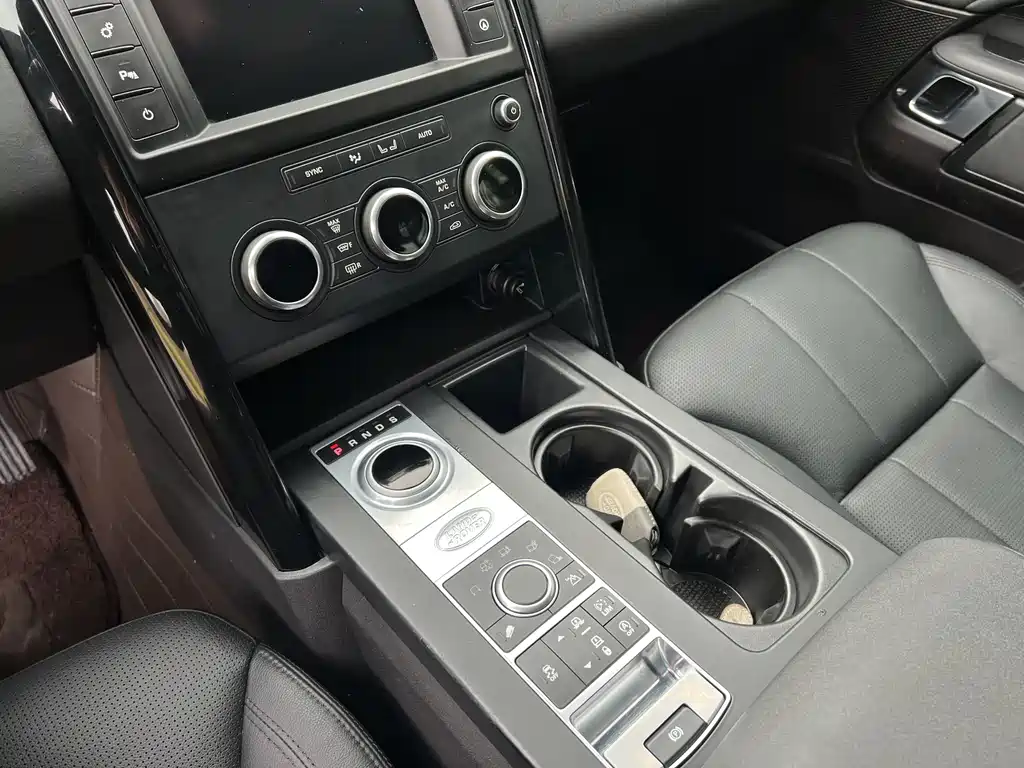 Land Rover Discovery 2017 — фото 13