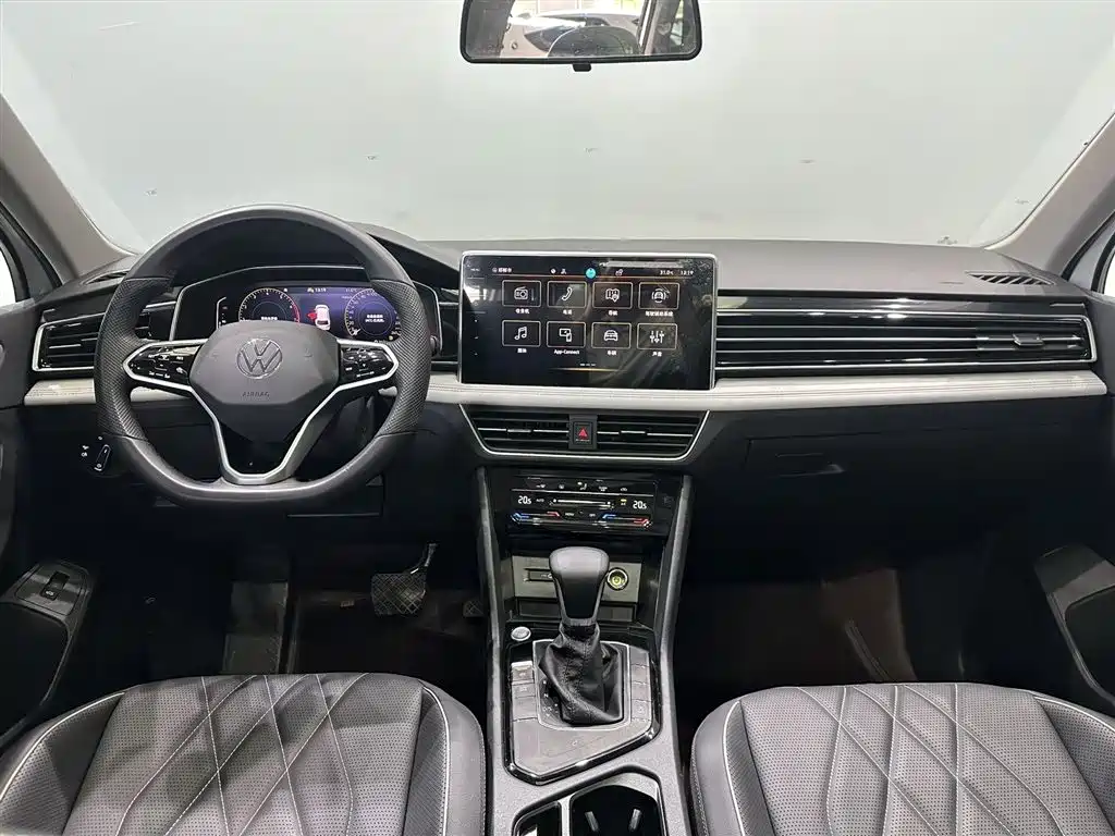 Volkswagen Tiguan L 2023 — фото 11
