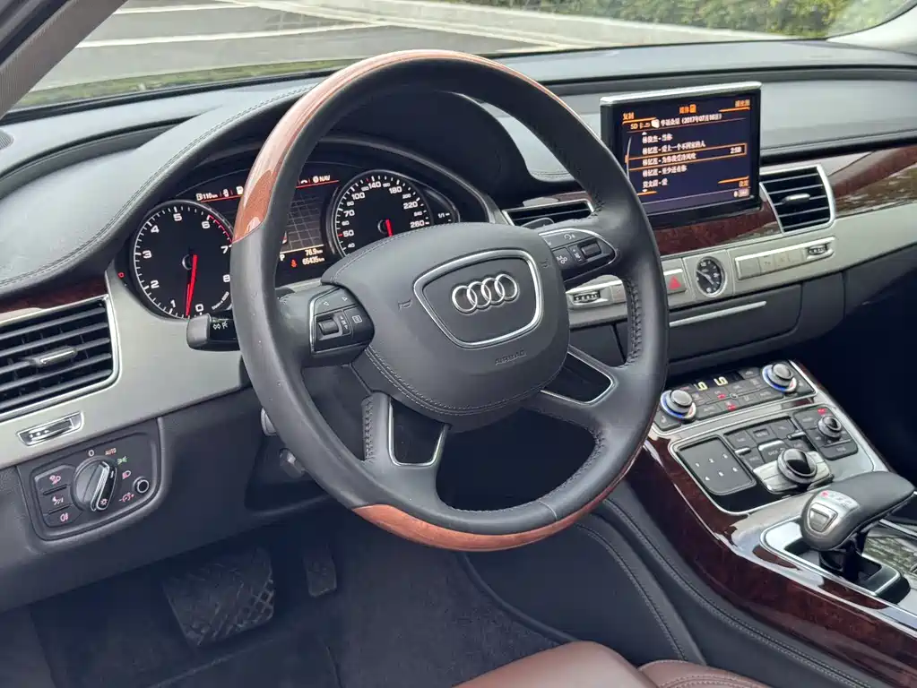 Audi A8 2013 — фото 10