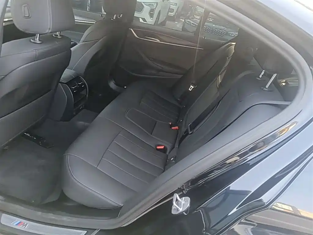 BMW 5 Series 2023 — фото 17