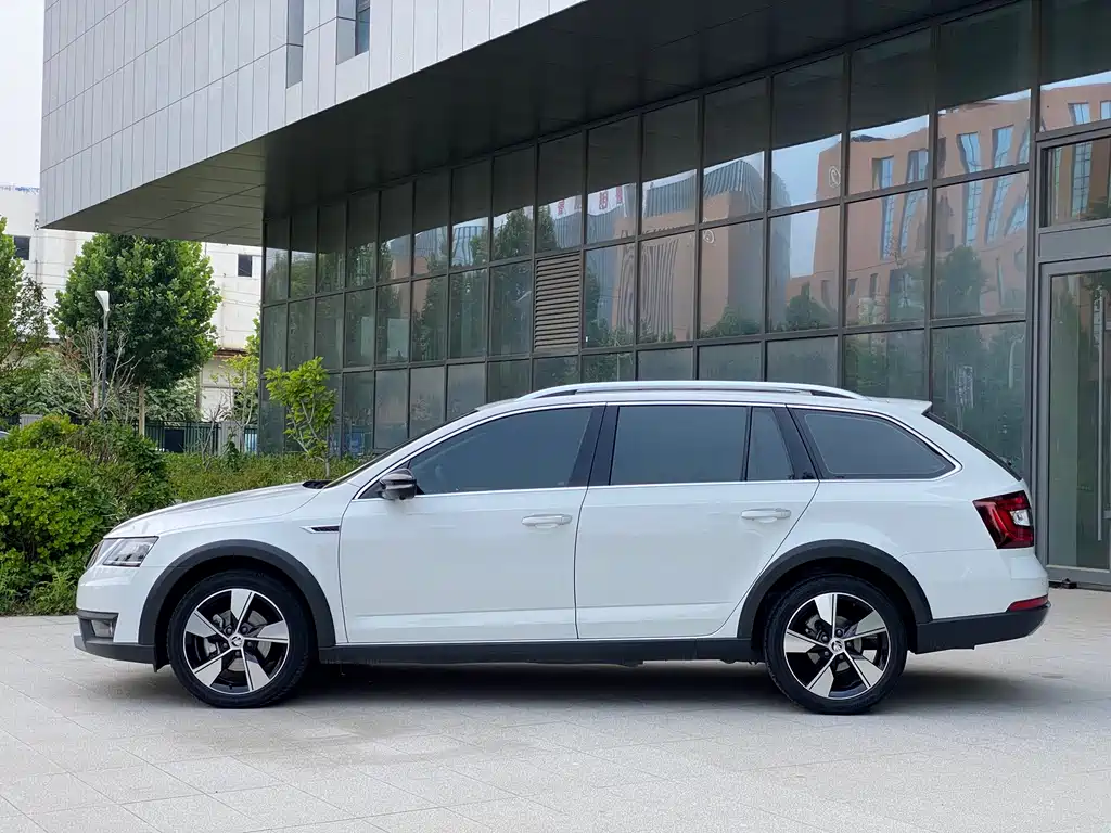 Skoda Octavia 2020 — фото 10