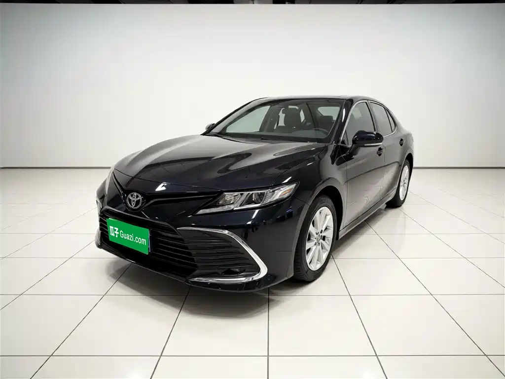 Toyota Camry 2023 — фото 1
